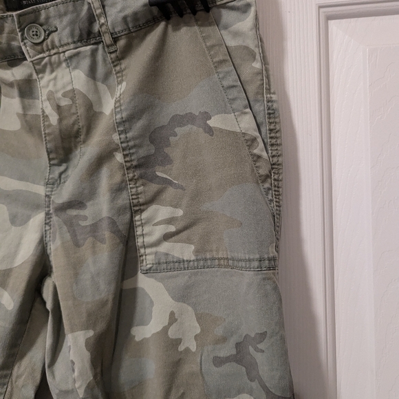 Sanctuary camo pants. Size 30. - Picture 4 of 7